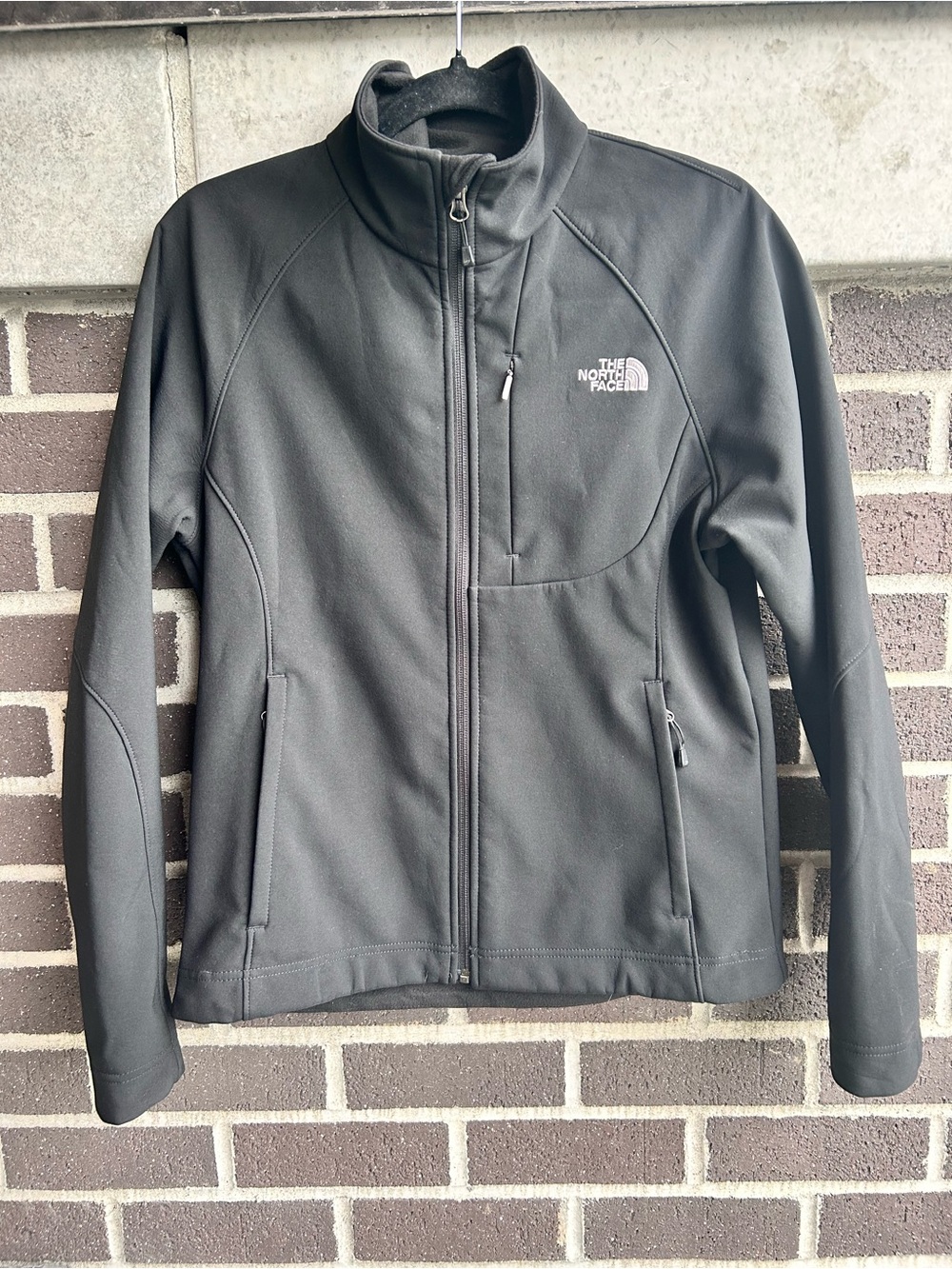 The North Face Women's Black Full-Zip Softshell Jacket Size M